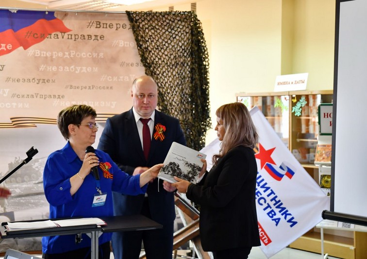 В городской библиотеке состоялась презентация сборника "Честь наивысшая – носить русский мундир" 