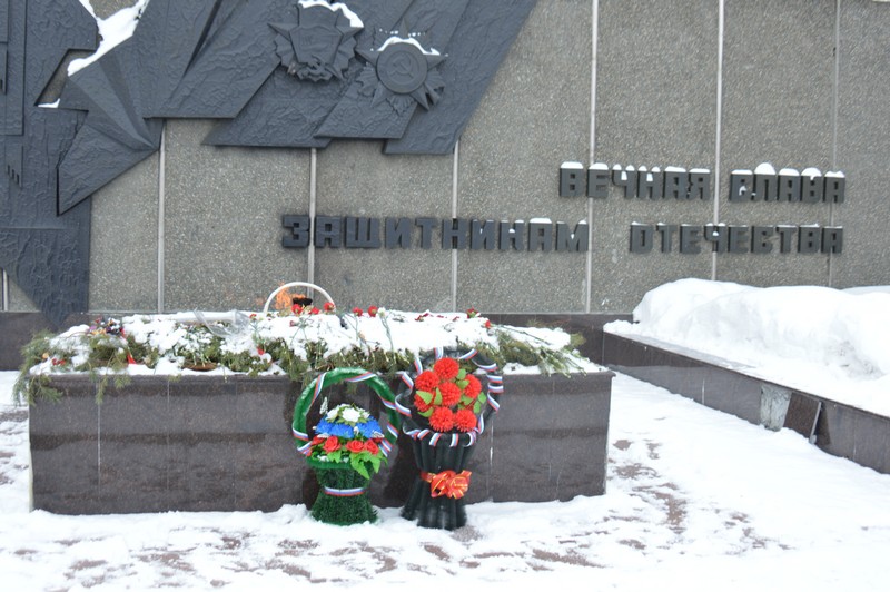 Возложили цветы в память о победе под Сталинградом