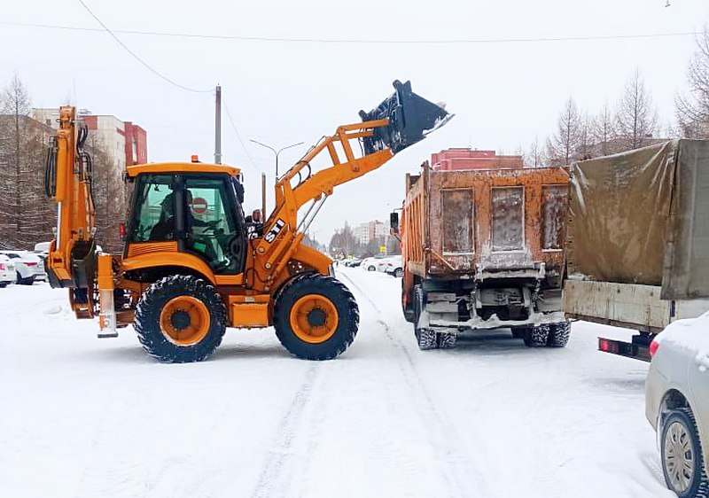На улицах Озерска идёт уборка и вывоз снега