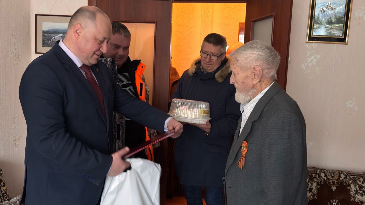 Ветерану-фронтовику исполнилось 100 лет. Поздравляем!